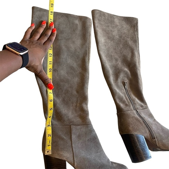 Vince Camuto Sabana Knee High Suede Grey Round Toe Boots with Stacked Heel - Picture 3 of 16